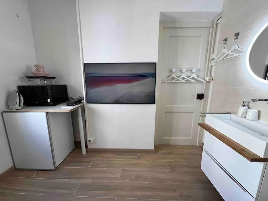Appartement New Studio With Private Bathroom And Balcony Genève Zwitserland